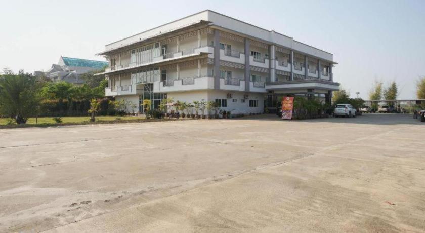 Oyo 75394 Sakthong Grand Hotel Chiang Khong Exterior photo