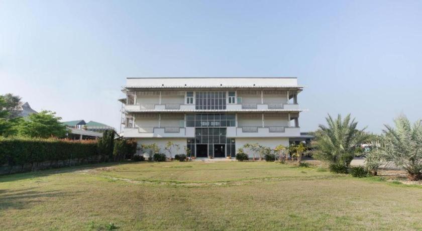 Oyo 75394 Sakthong Grand Hotel Chiang Khong Exterior photo
